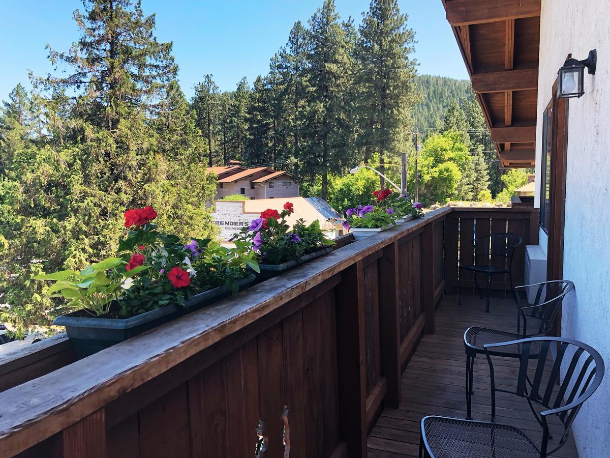 Deluxe King Room with Balcony