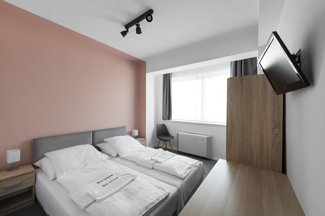 Quarto com Cama de Casal ou 2 de Solteiro