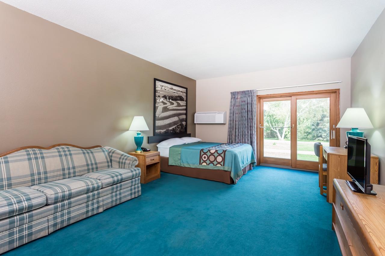 Deluxe King Suite with Jetted Tub - Non-Smoking
