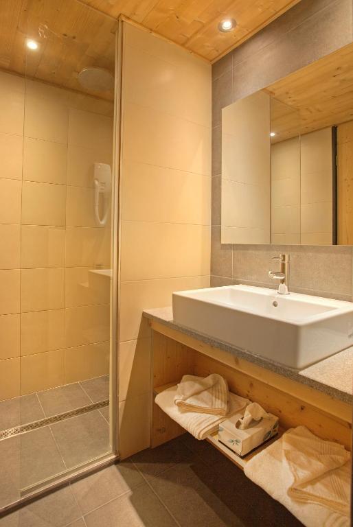 Chambre Triple Confort - Accès Gratuit au Spa