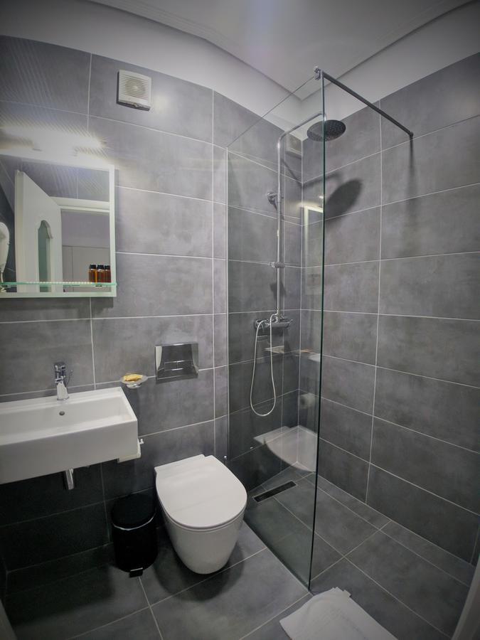 Camera Familiare con Balcone e Vista Città
