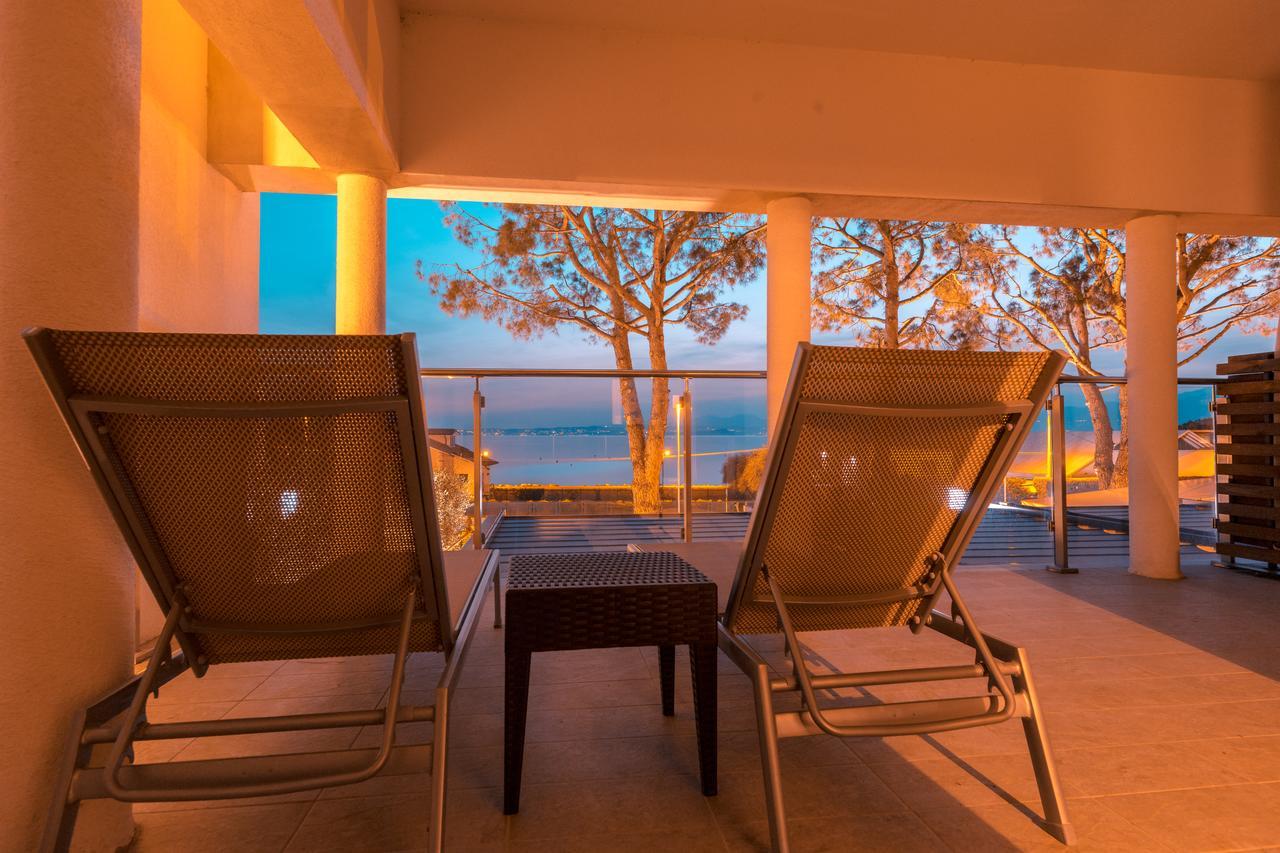 Superior Dreibettzimmer mit Terrasse, Seeblick und Silvesterdinner