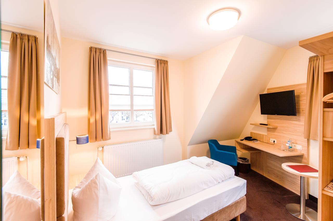 Single Room,666545979:JPEG