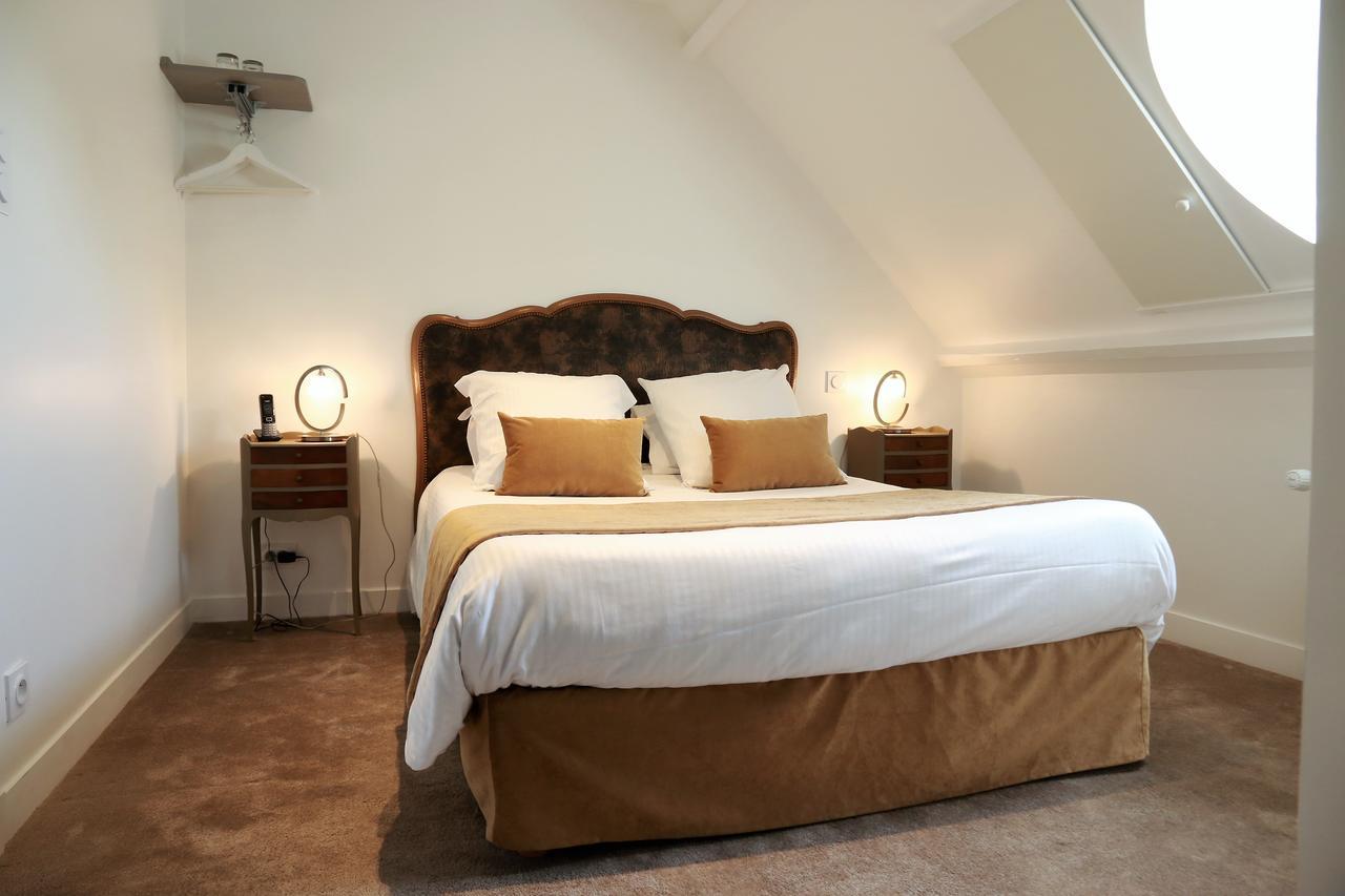 Petite Chambre Simple Mansardée - Bâtiment Principal
