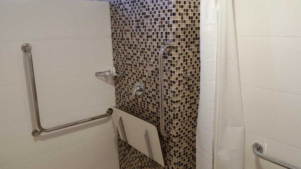 Quarto com 2 Camas de Solteiro - Acesso para Hóspedes com Mobilidade Reduzida