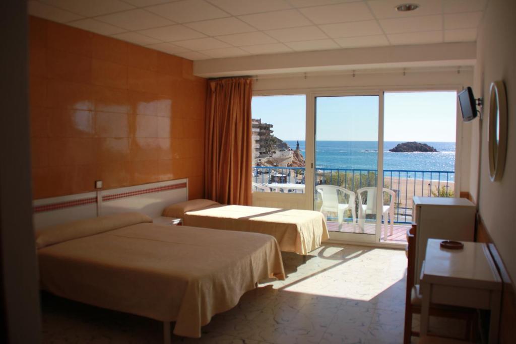 Camera Quadrupla con Vista Mare (3 Adulti + 1 Bambino)