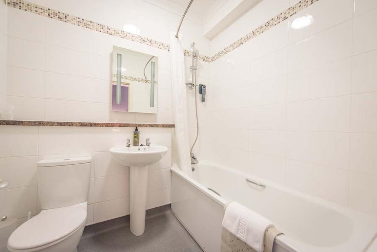 Doppelzimmer mit Himmelbett