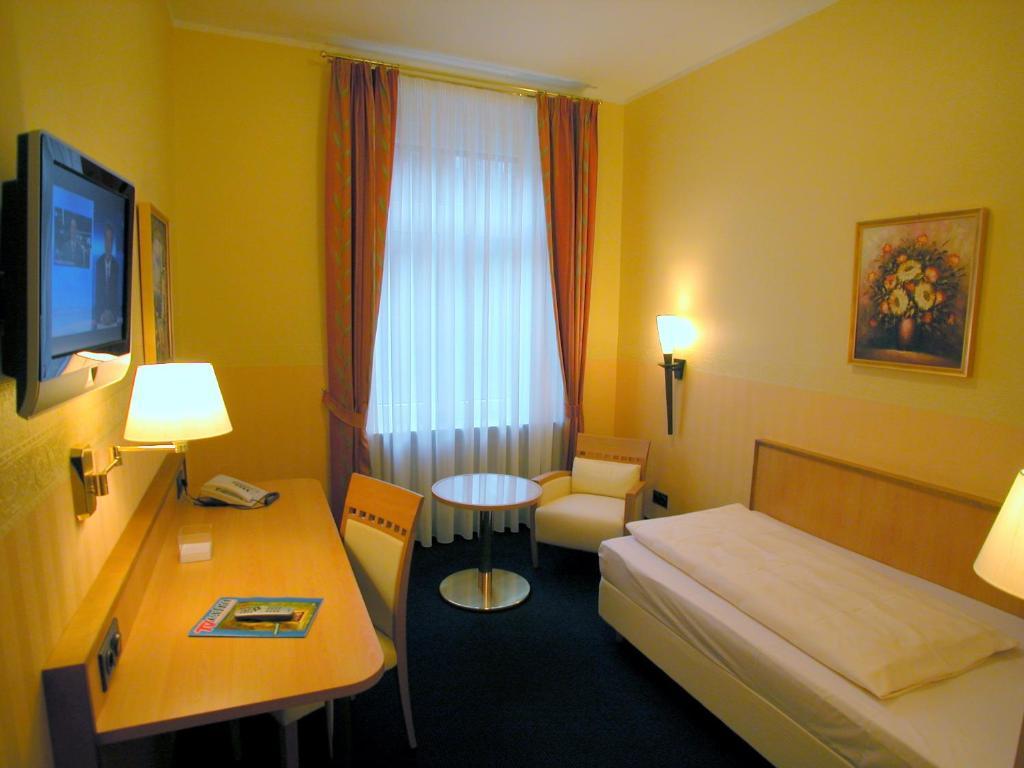 Standard Single Room,370815220:JPEG