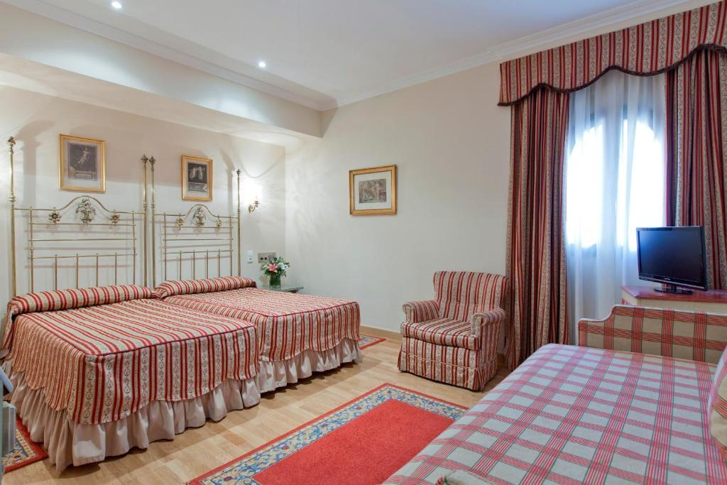 Double or Twin Room with Extra Bed,704504983:JPEG