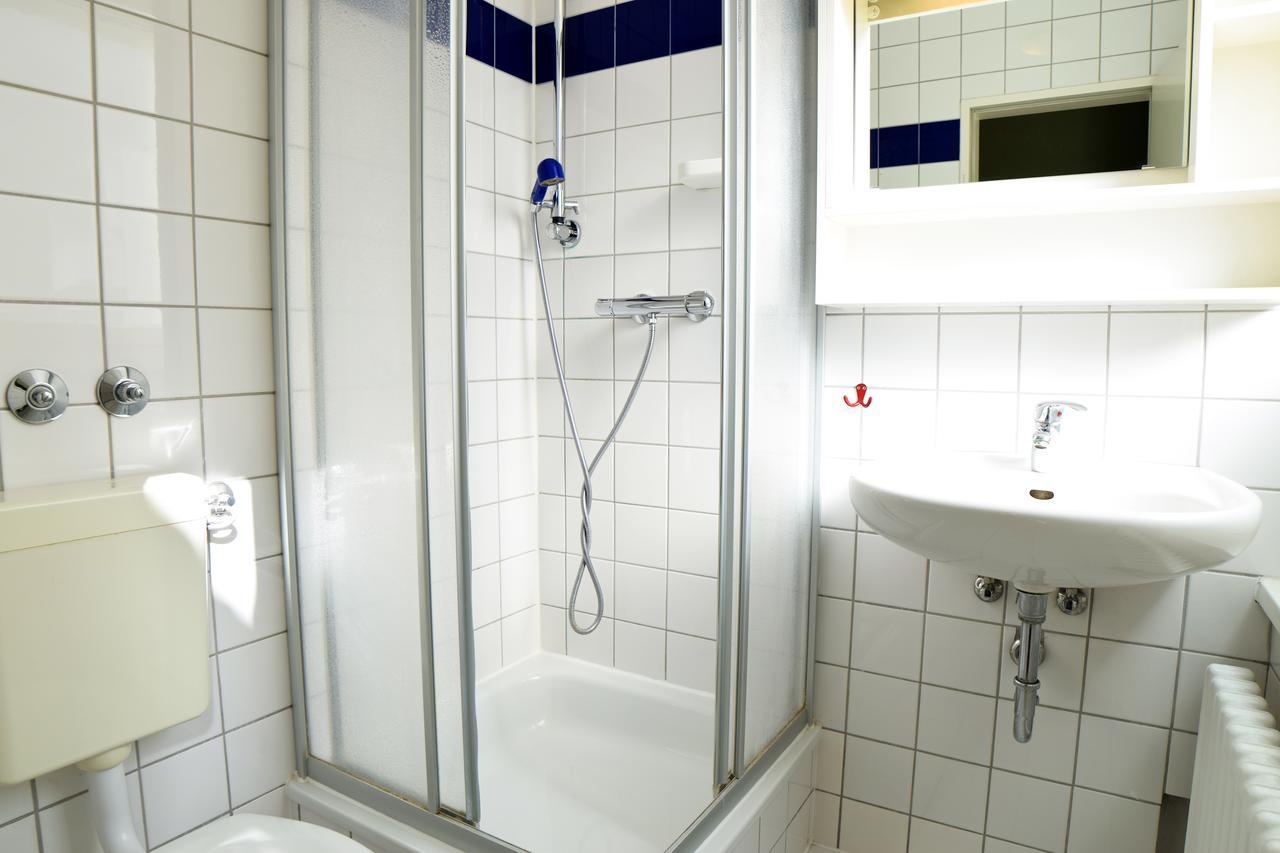 Dreibettzimmer mit Bad