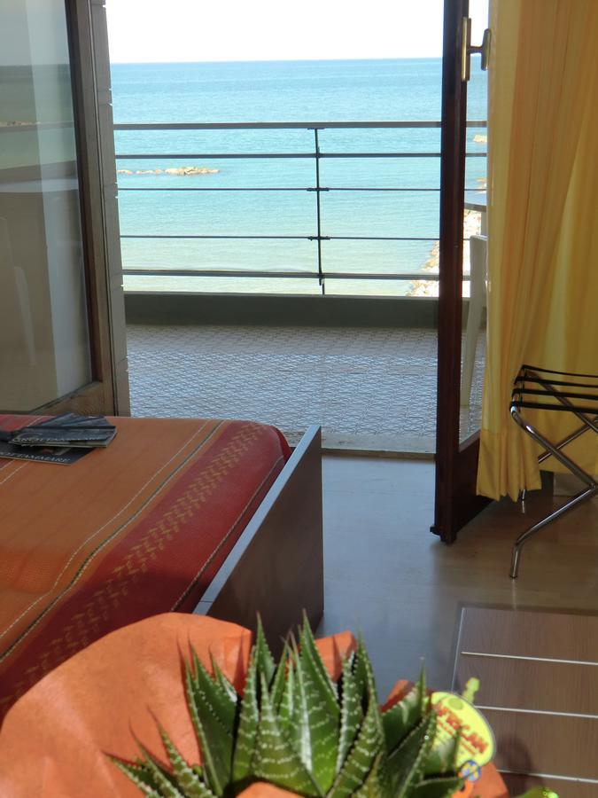 Camera Matrimoniale con Vista Mare