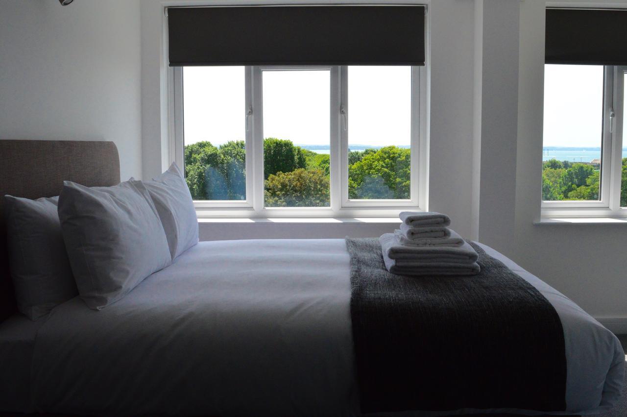 Kamer met Kingsize Bed en Uitzicht op Zee