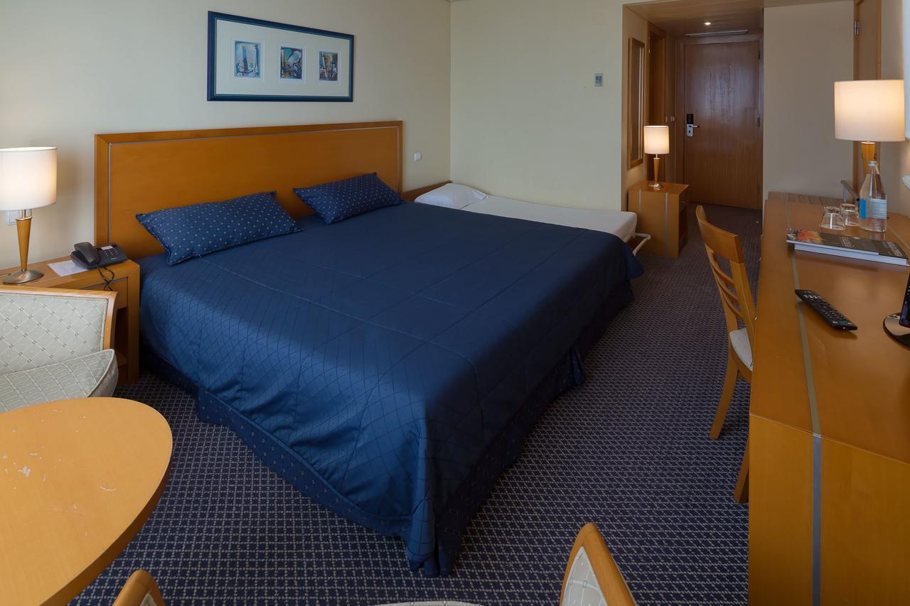 Quarto Familiar (2 Adultos + 1 Criança)