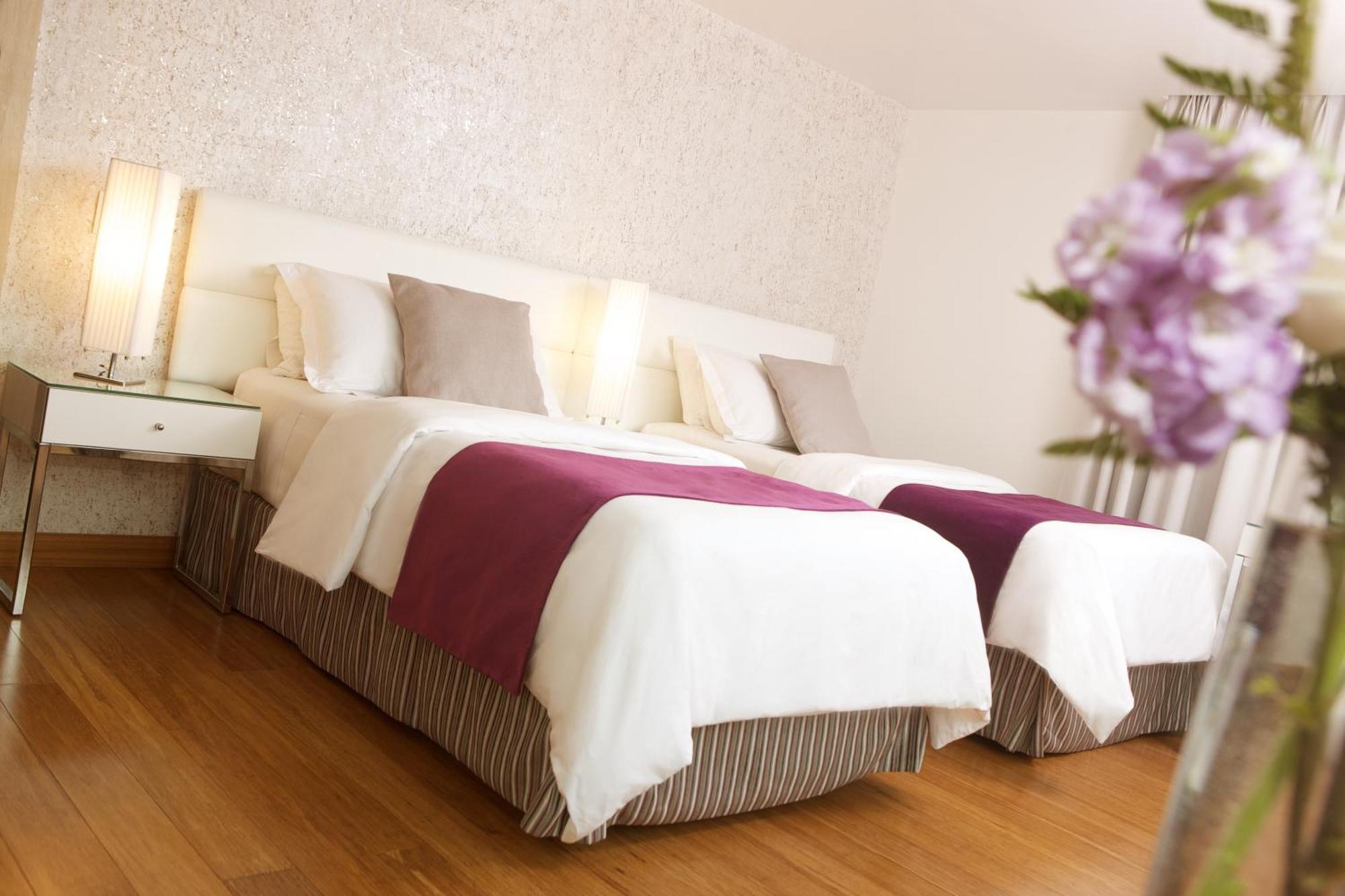 Twin Room,799193400:JPEG