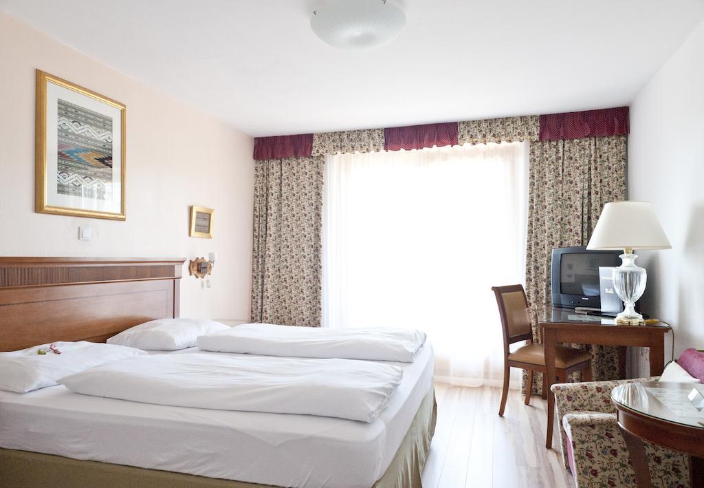 Doppelzimmer mit Dorfblick