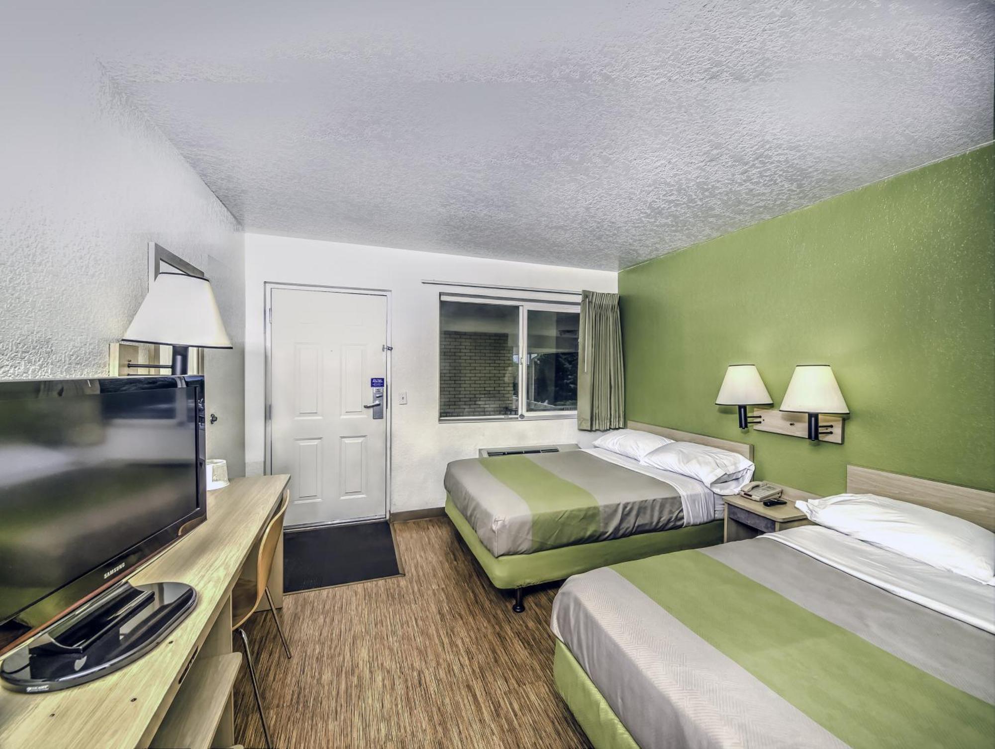 2 Full Beds 