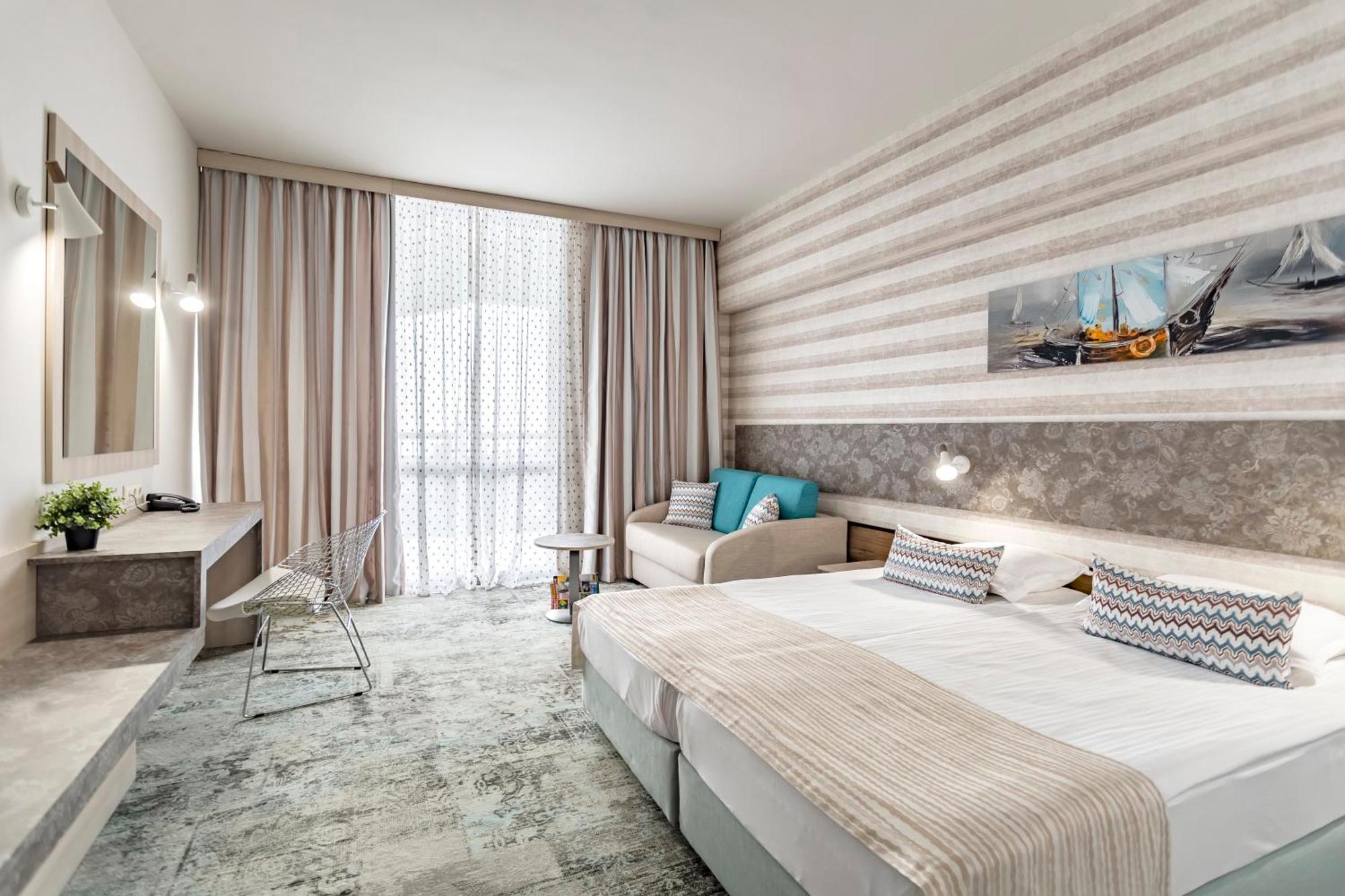 Chambre Double ou Lits Jumeaux de Luxe - Vue sur Mer (2 Adultes + 1 Enfant)