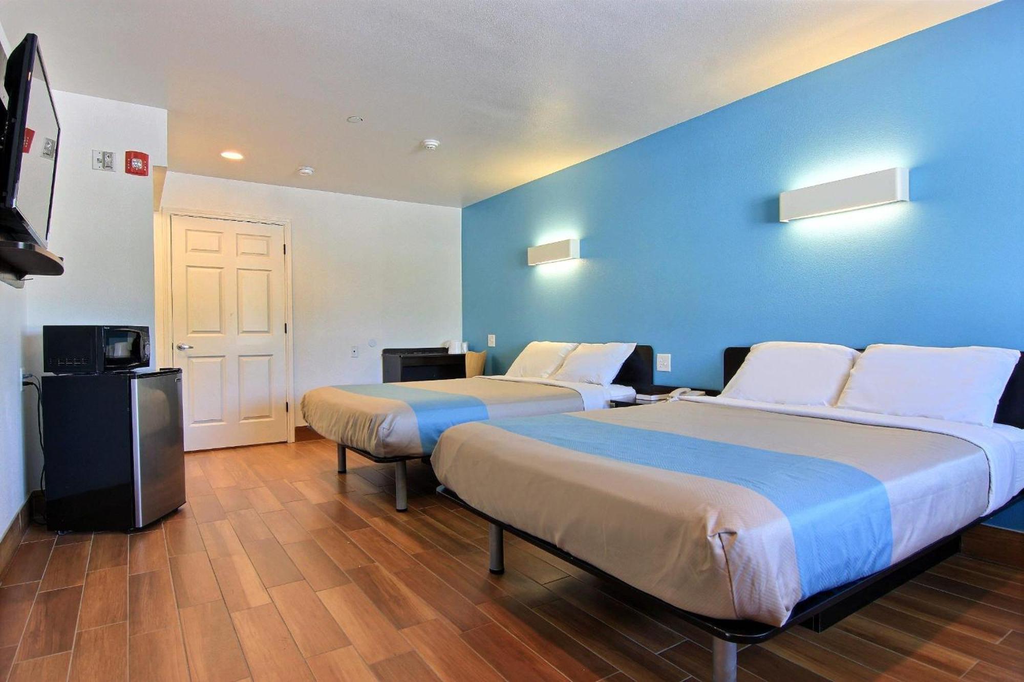 Queen Room with Two Queen Beds - Disability Access - Roll In Shower
