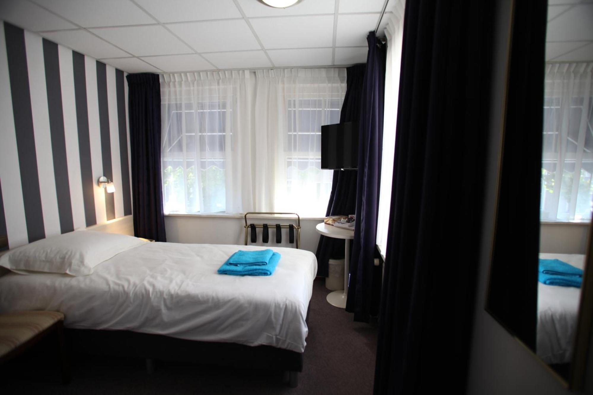 Single Room,682434879:JPEG