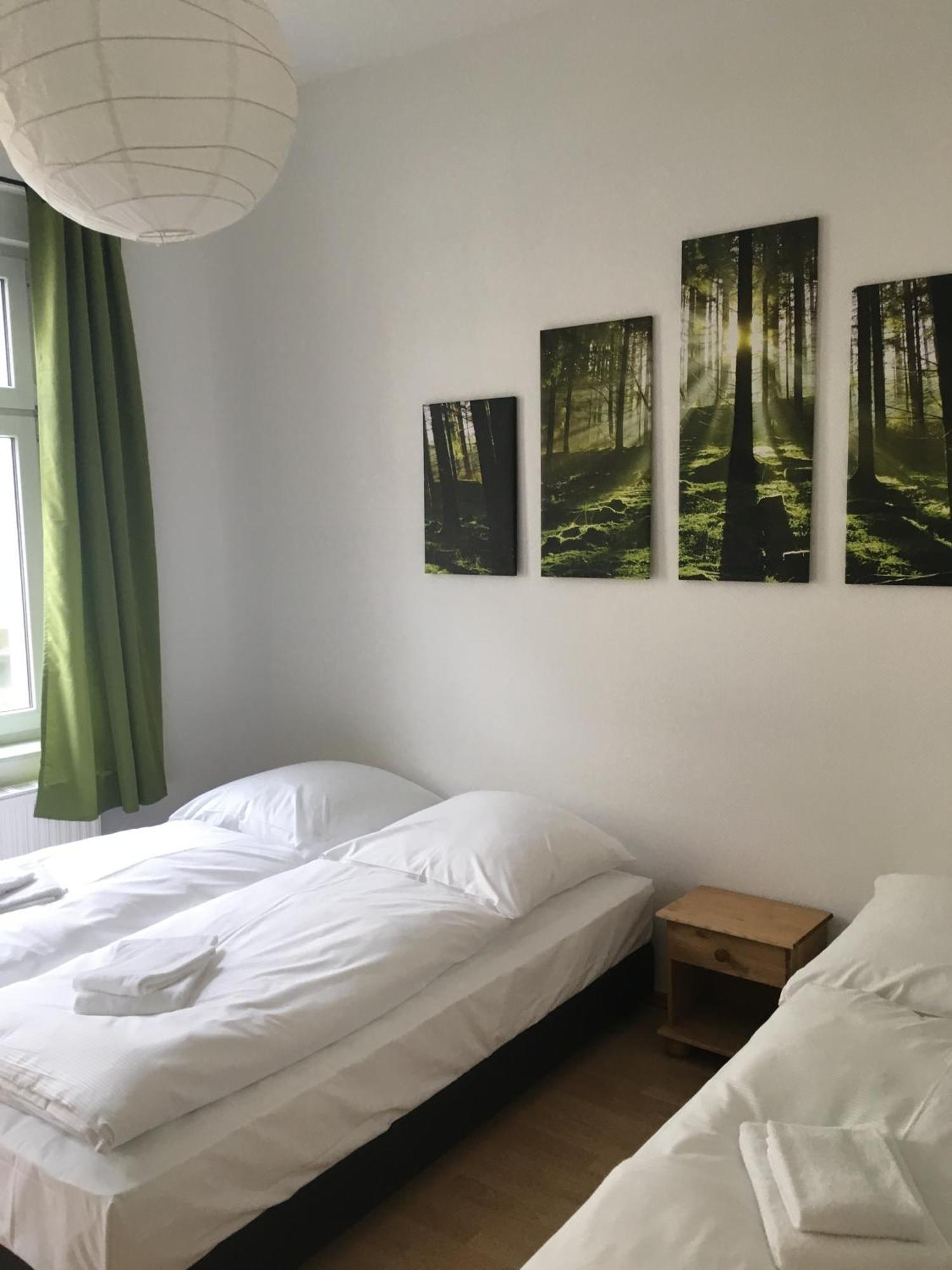 Three-Bedroom Apartment,685271799:JPEG