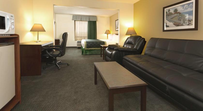 King Studio Suite - Non-Smoking