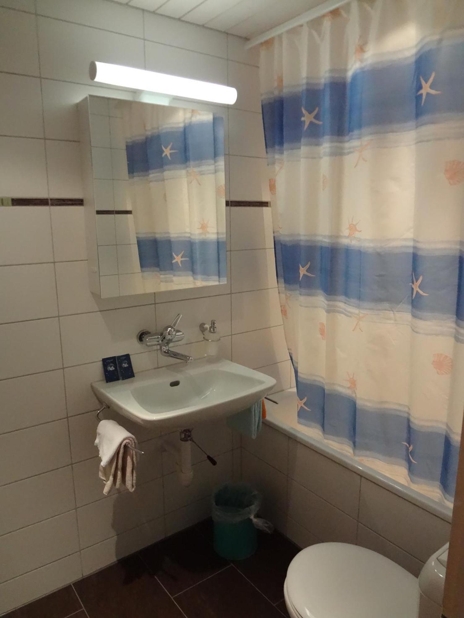 Kleine Tweepersoonskamer met 2 Aparte Bedden