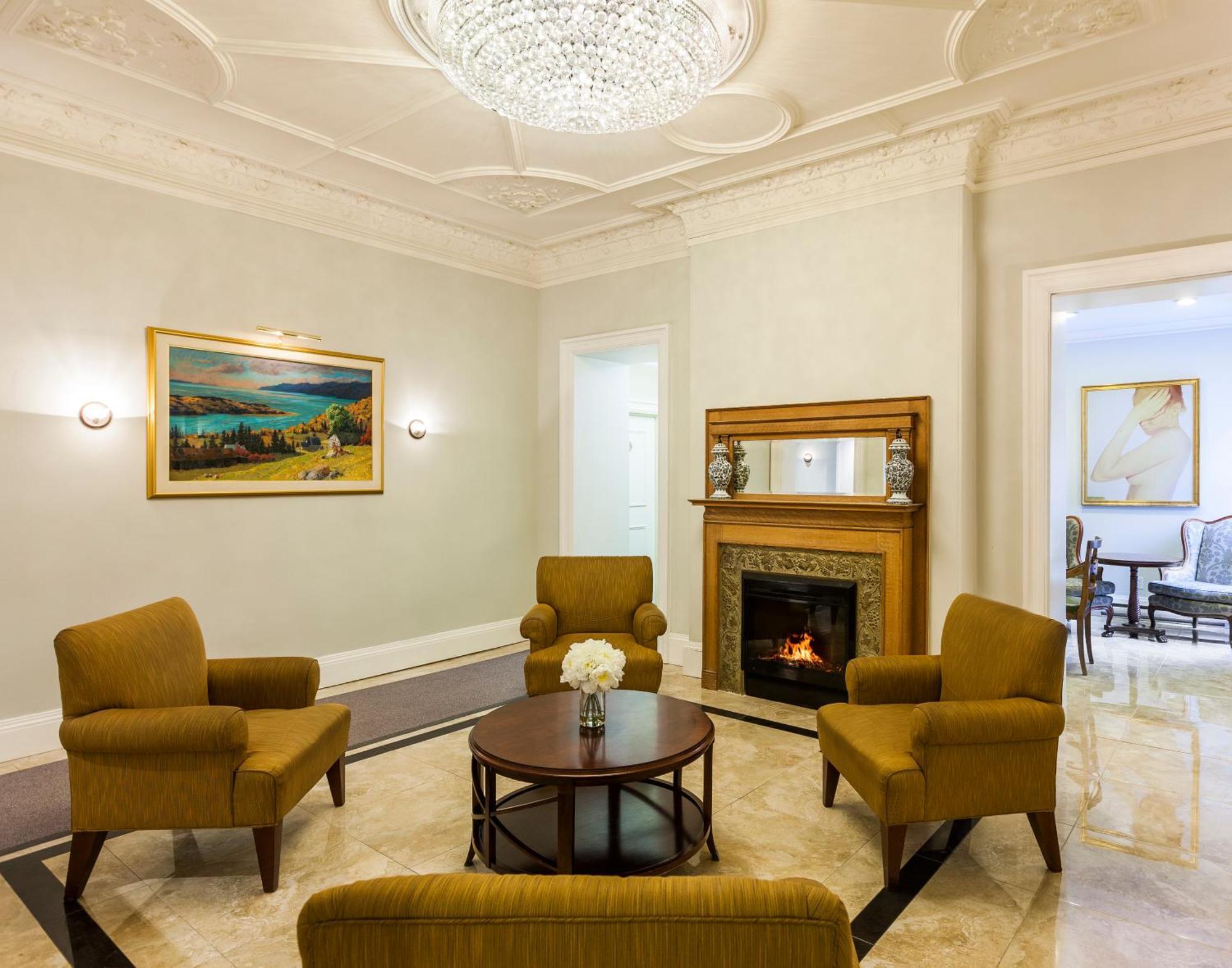 Deluxe Queen Room