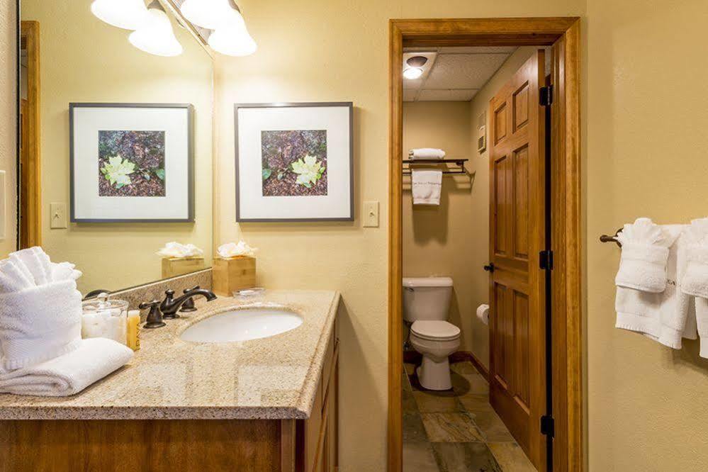 Deluxe King Room with Valley View