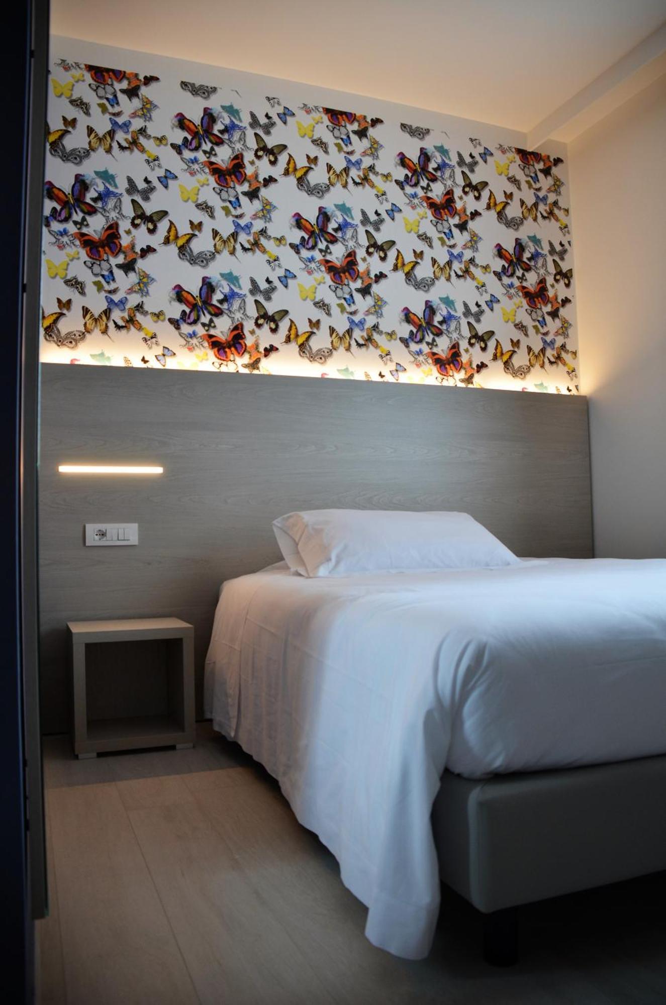 Single Room,689295480:JPEG