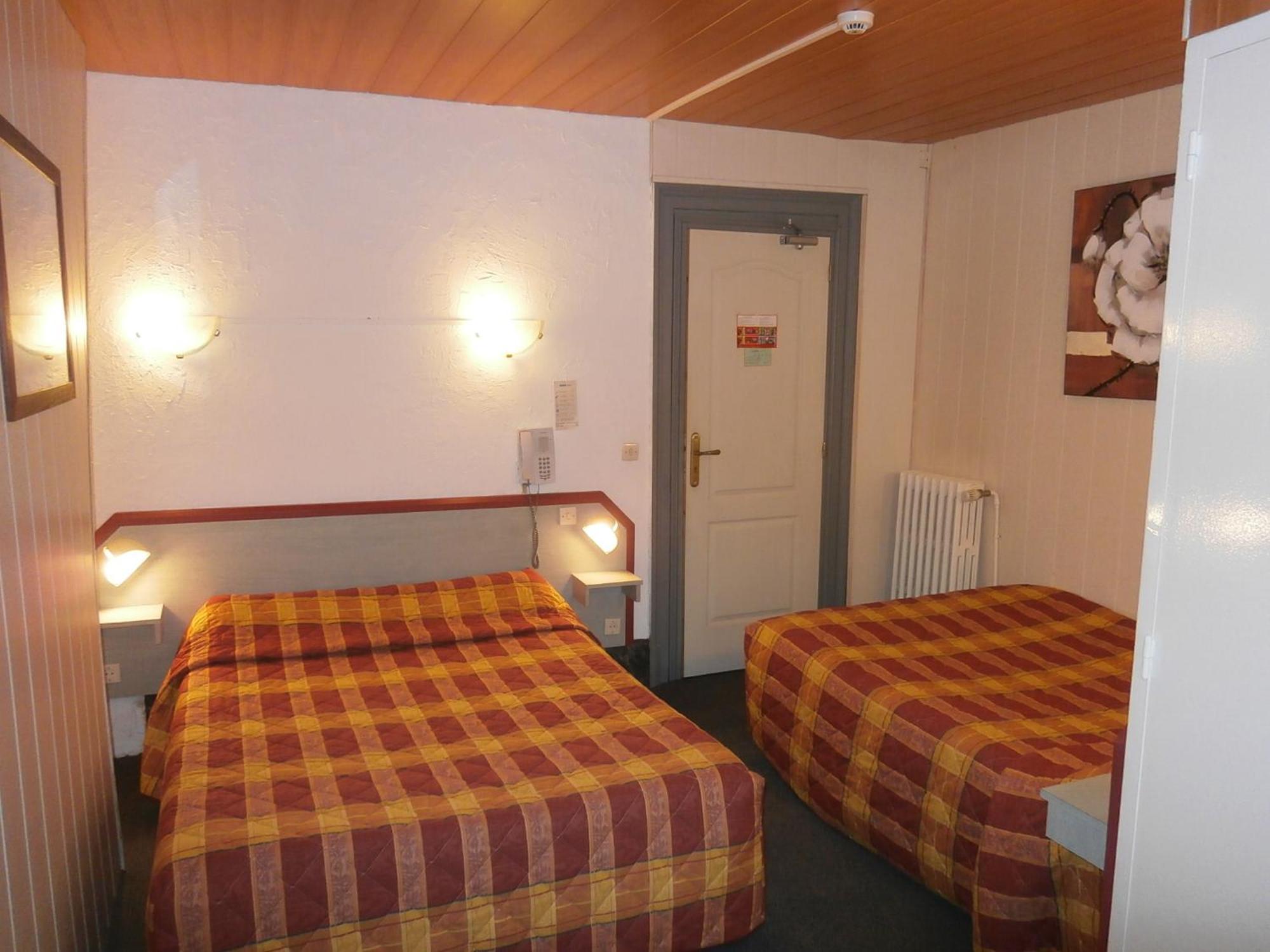 Dreibettzimmer mit 1 Doppelbett und 1 Einzelbett