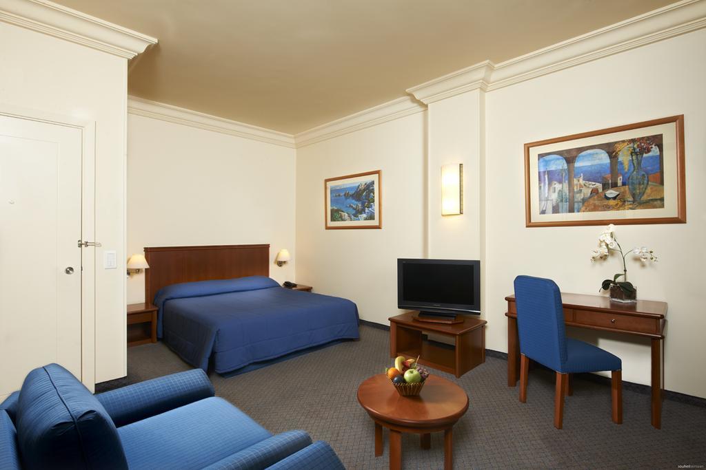 Camera Deluxe Doppia con Letti Singoli