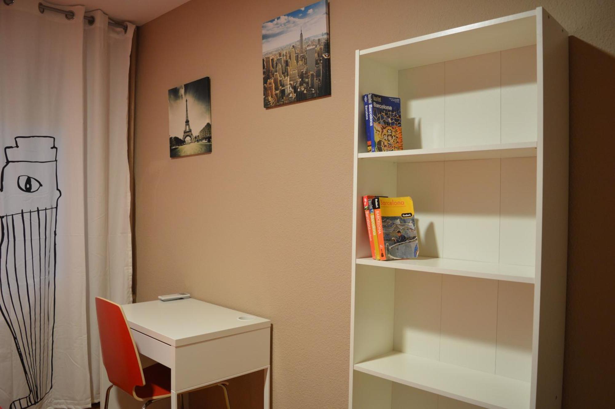 Tweepersoonskamer met Gedeelde Badkamer