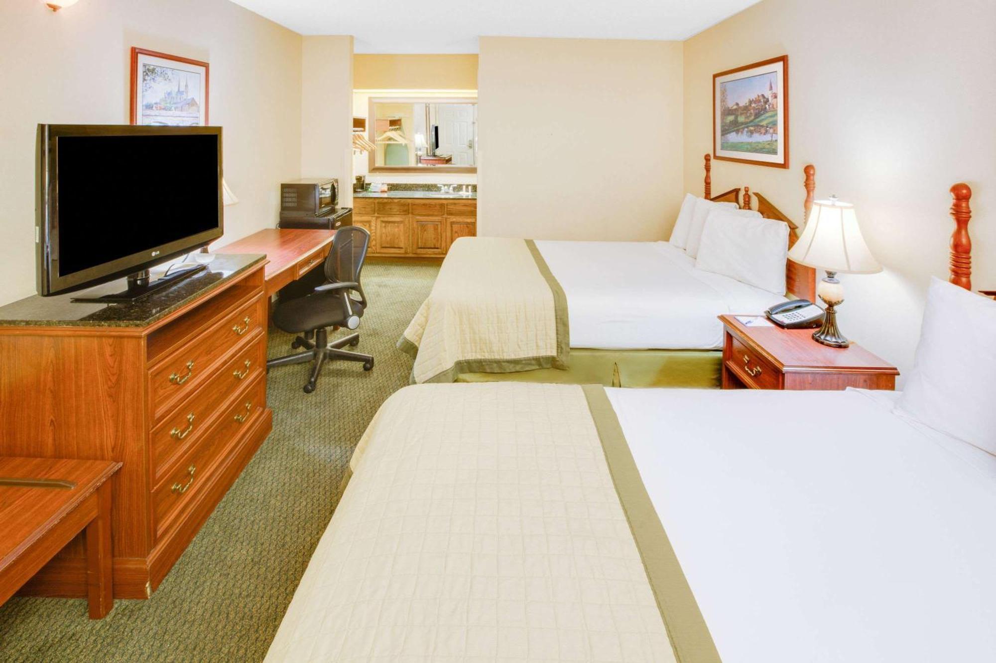 Deluxe Double Room with Two Double Beds - Non-Smoking