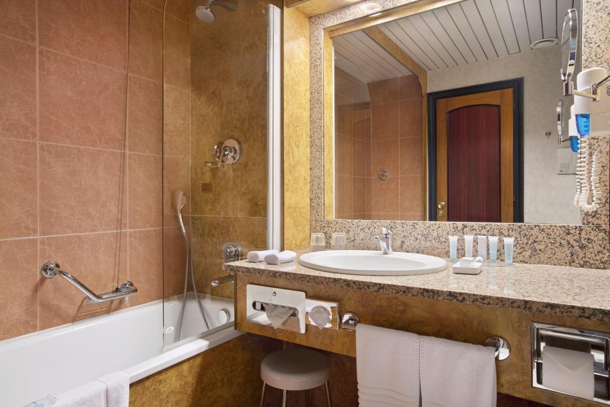Suite King su 2 Livelli con 1 Camera da Letto, Balcone e Vista Mare