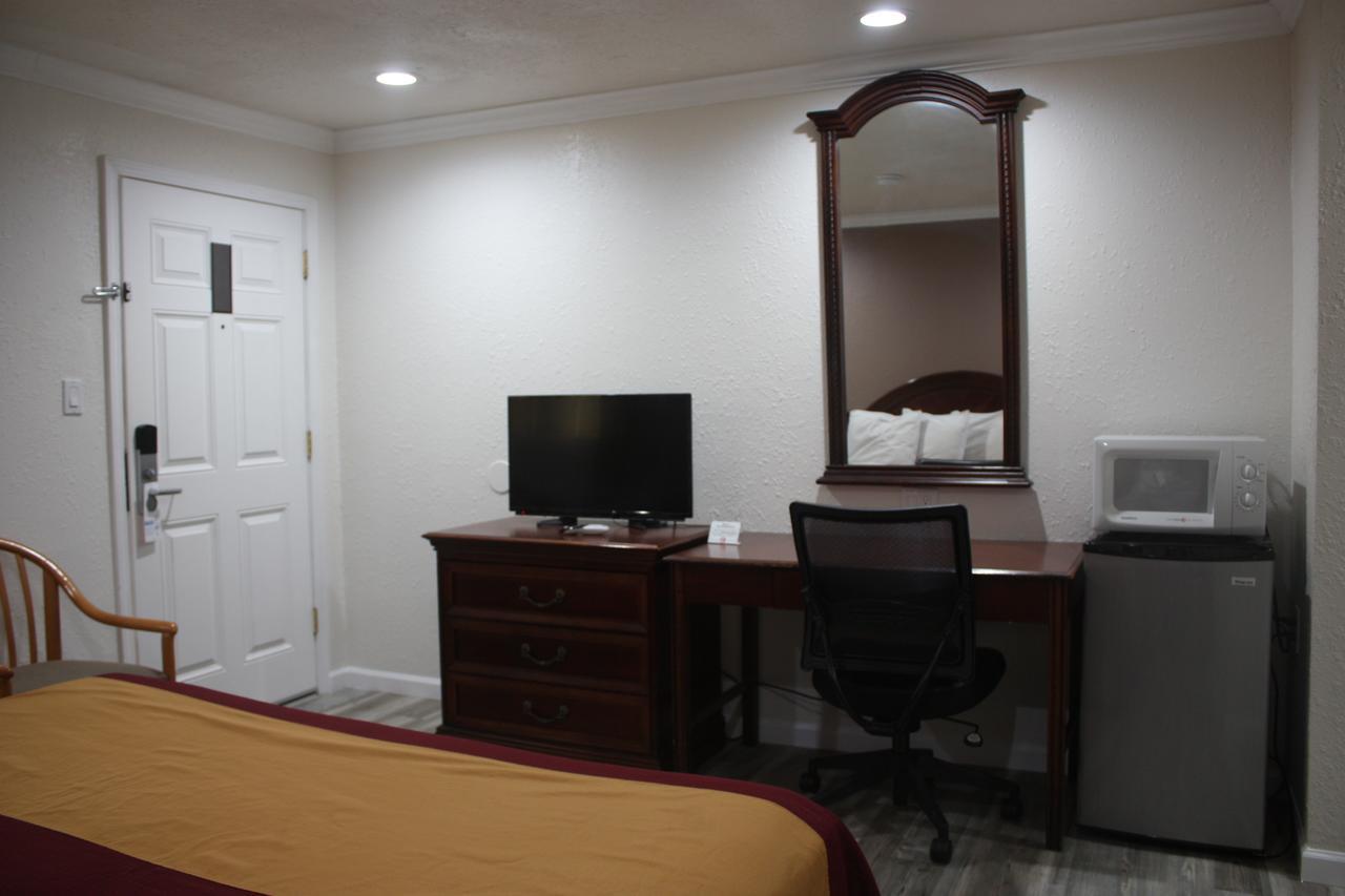 King Room Non-Smoking or Not Pet Friendly,695593320:JPEG