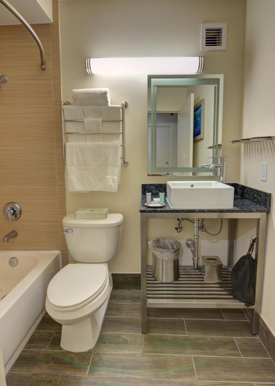 Standard Guest Room, 2 Queen Beds, Pet Friendly