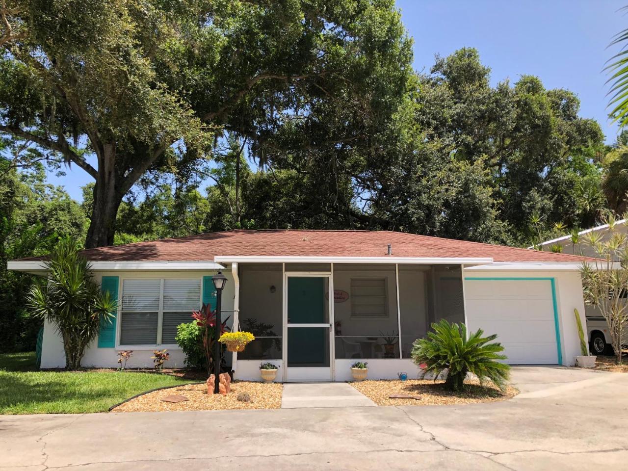 Two-Bedroom Cottage,969411508:JPEG