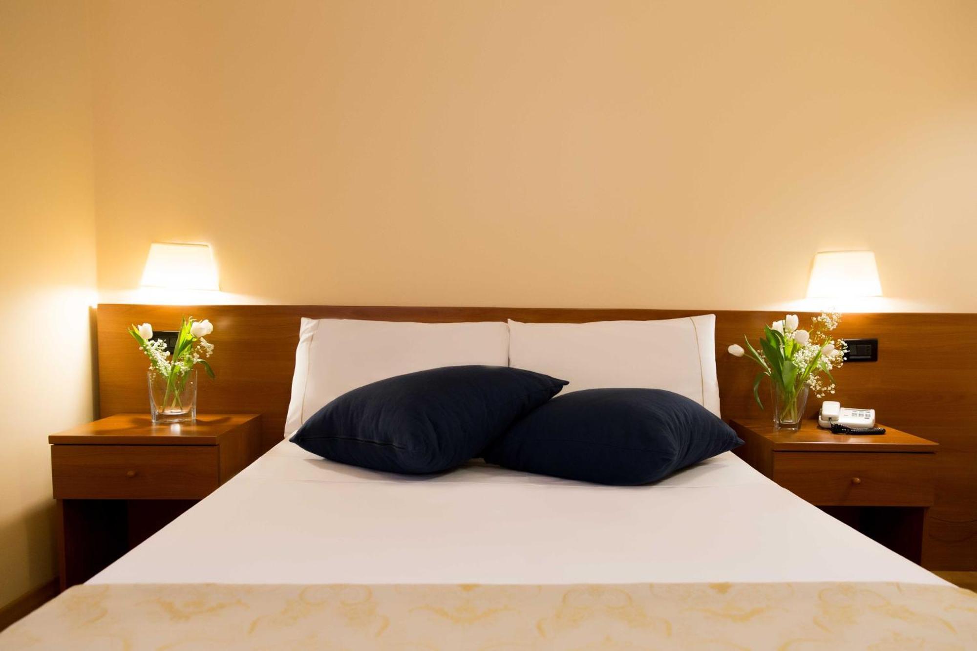 Double Room (1 Adult)