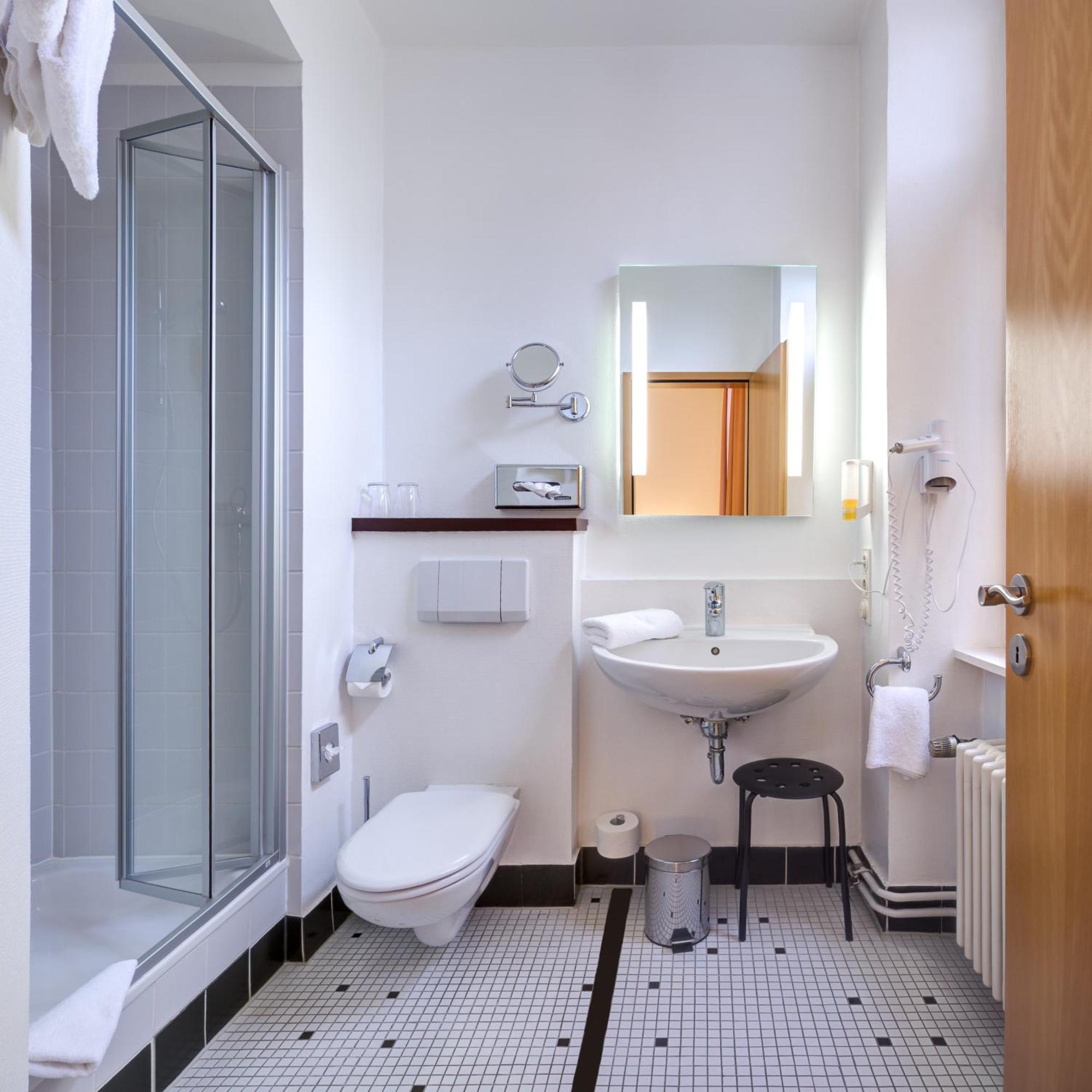 Single Room with City View - Higher Floor