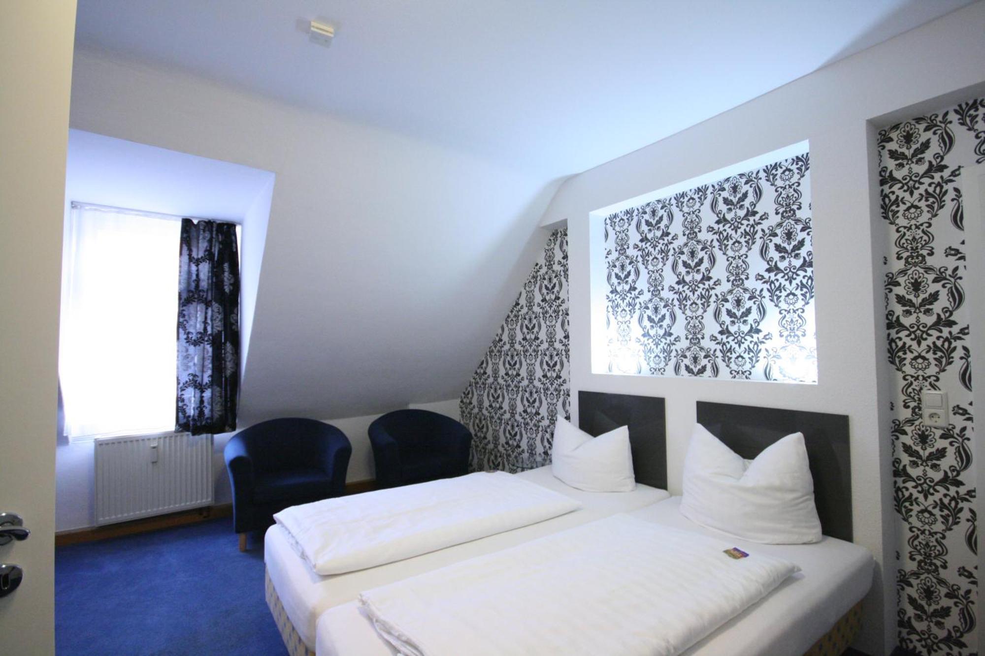 Double Room,345648106:JPEG