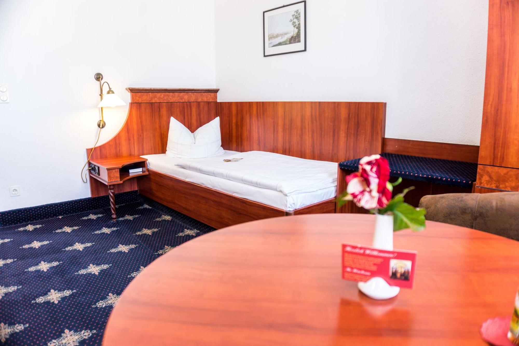 Single Room,797567526:JPEG