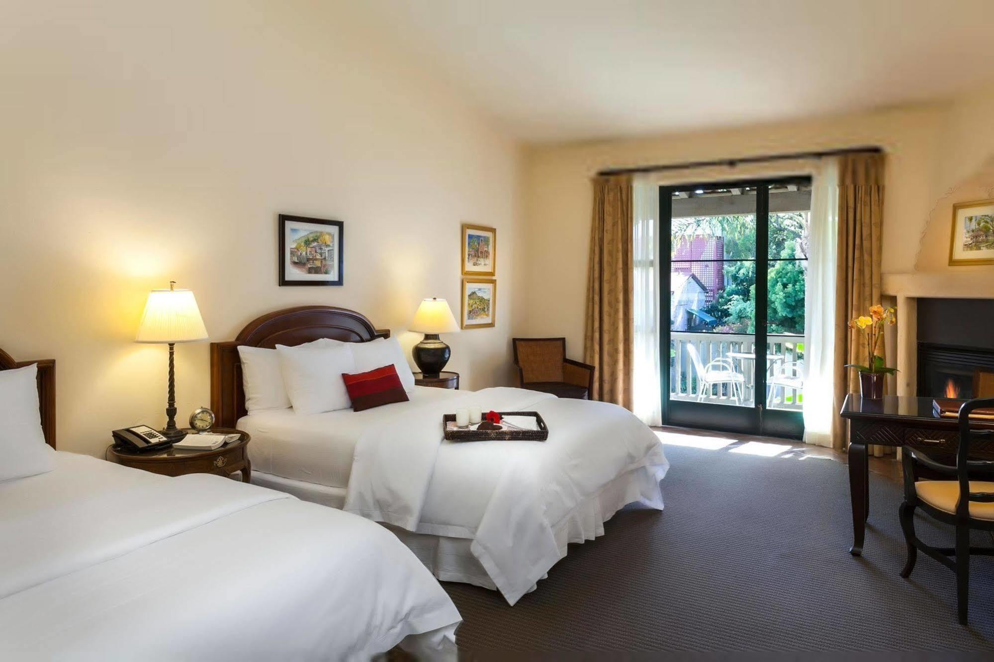 Deluxe Double Queen Room