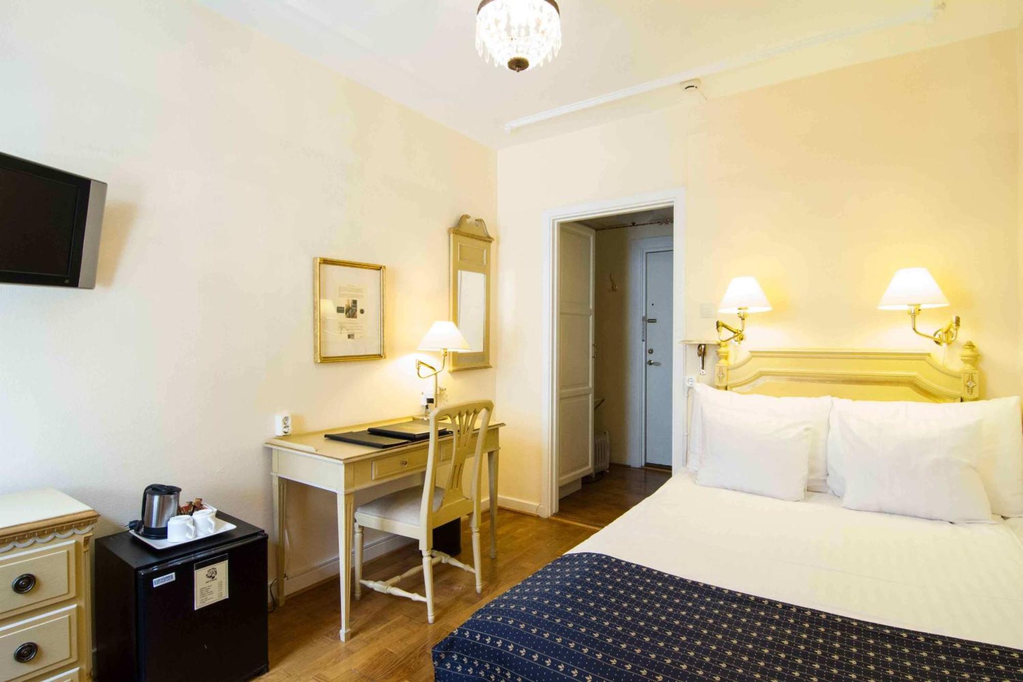 Kleines Doppelzimmer (140 cm breites Bett)