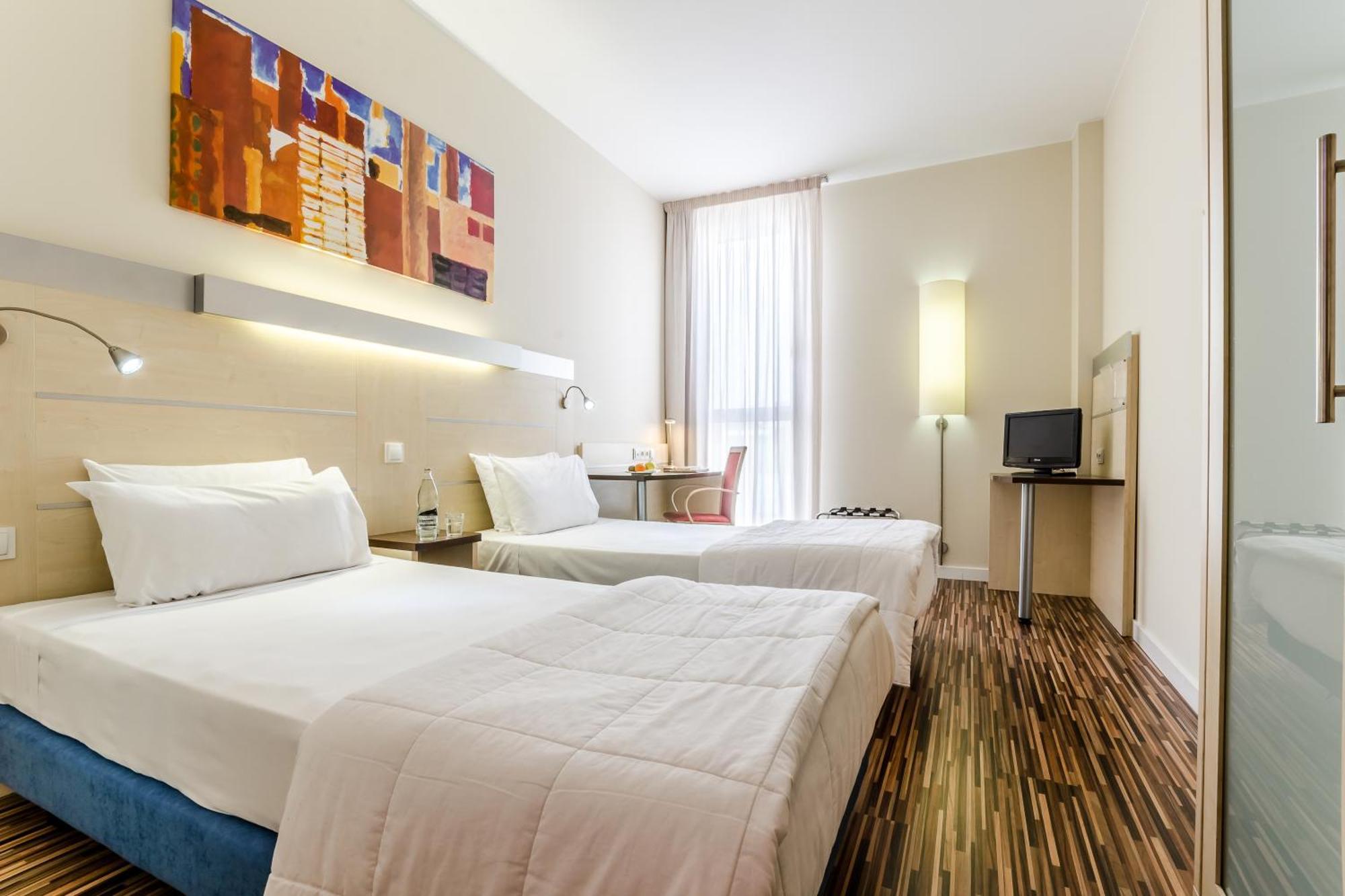 Double or Twin Room with Parking,701509849:JPEG