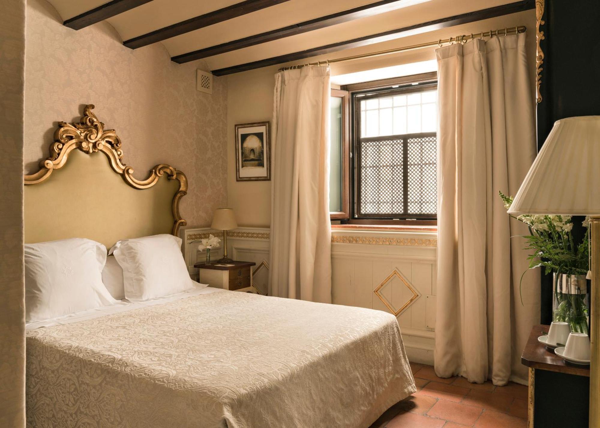 Basic Double Room,701573935:JPEG