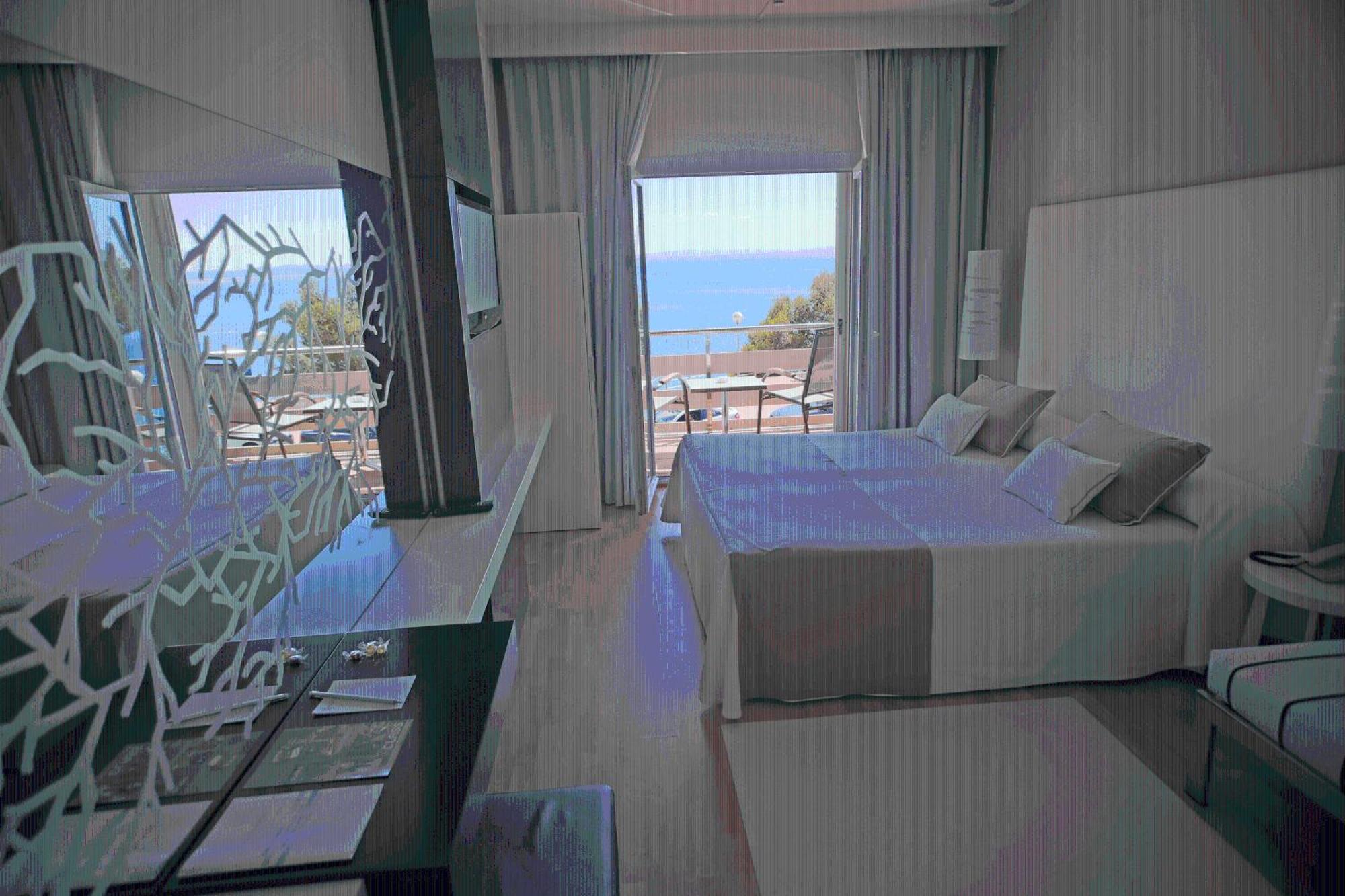 Habitación Triple con vistas al mar (2 adultos + 1 niño)