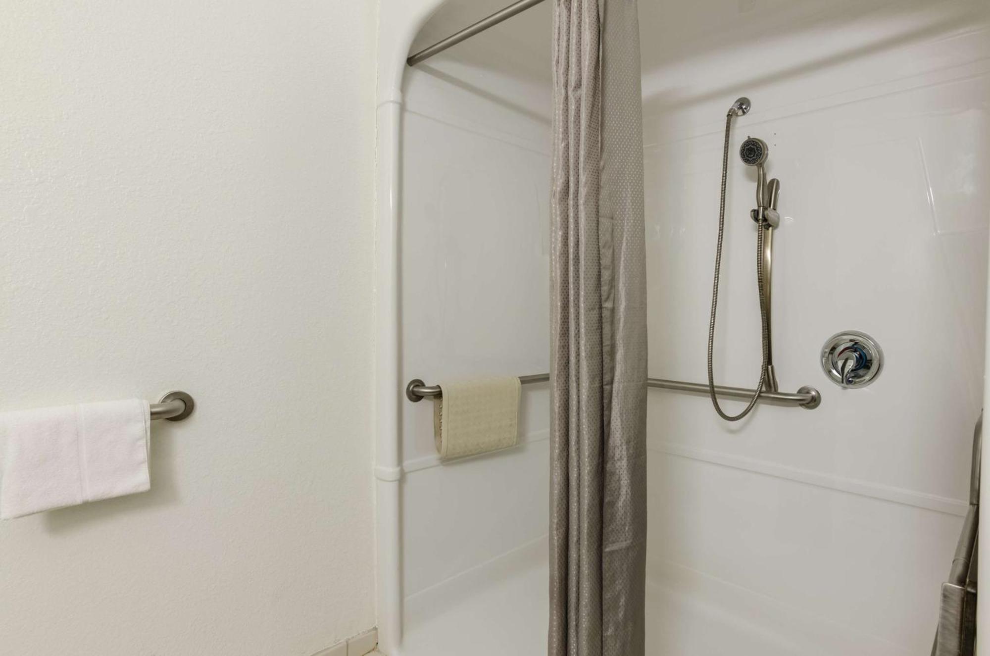 King Room - Disability Access - Non-Smoking