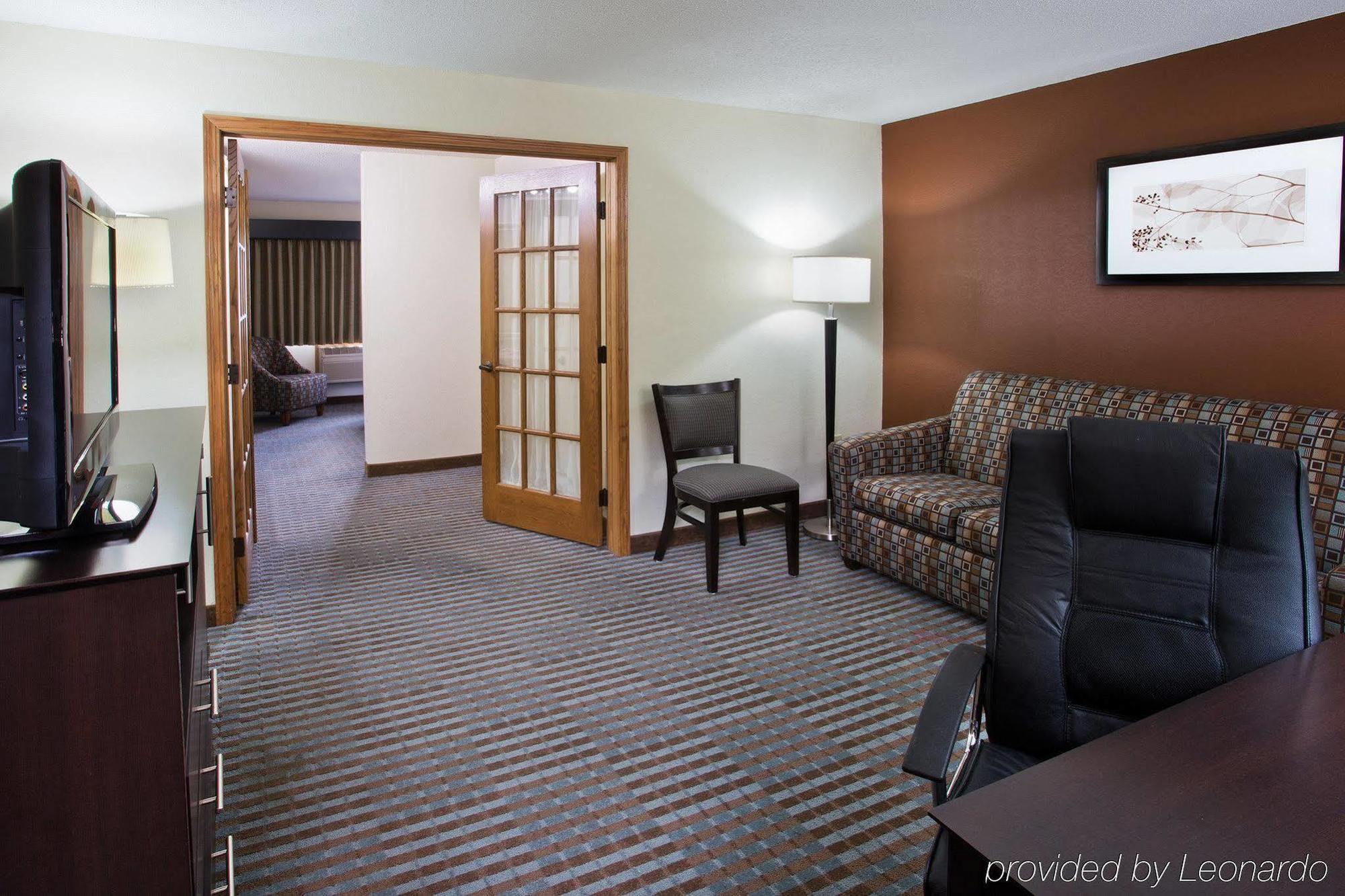 Premier King Suite - Non-Smoking
