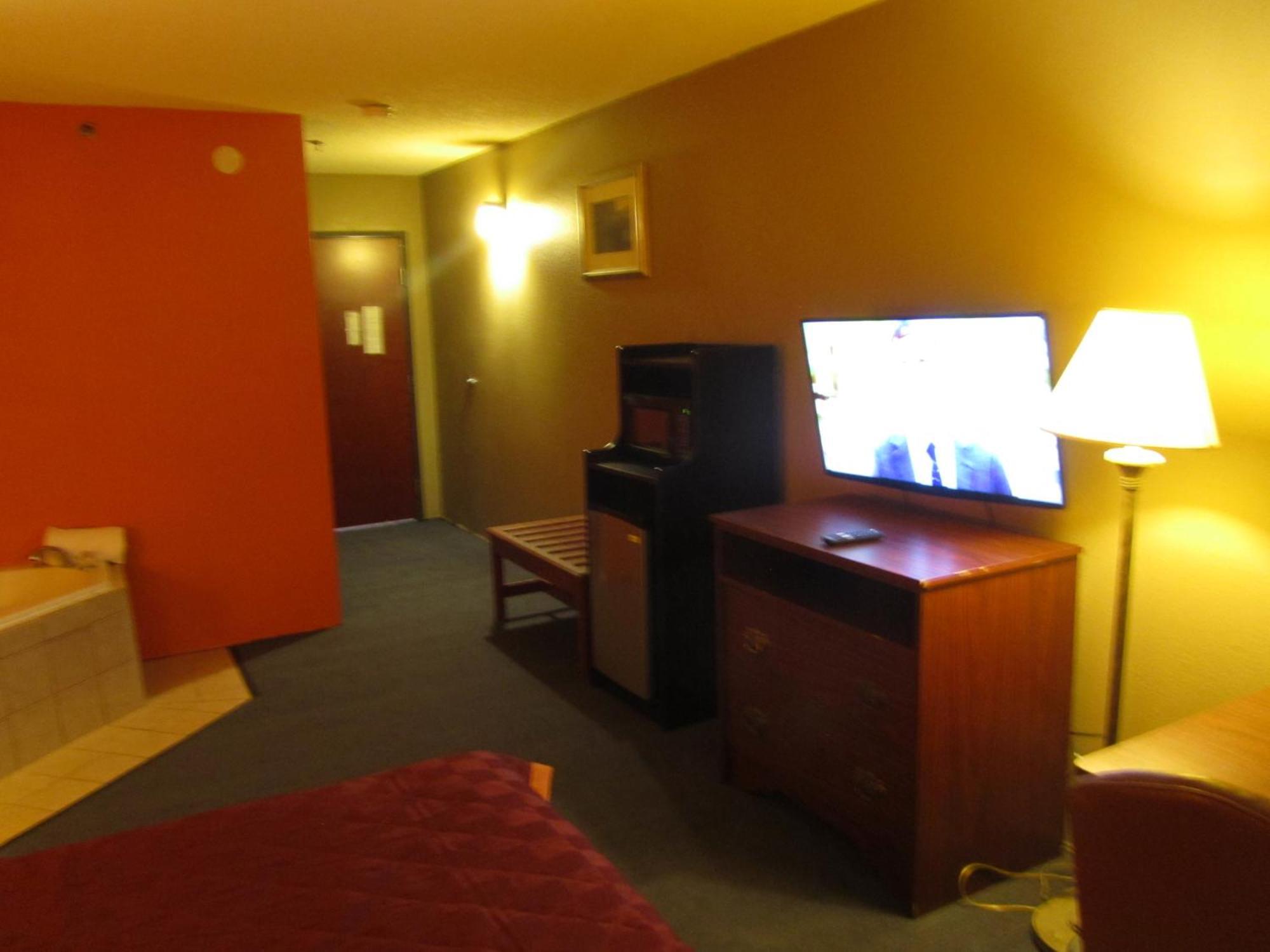 King Suite with Spa Bath - Non-Smoking