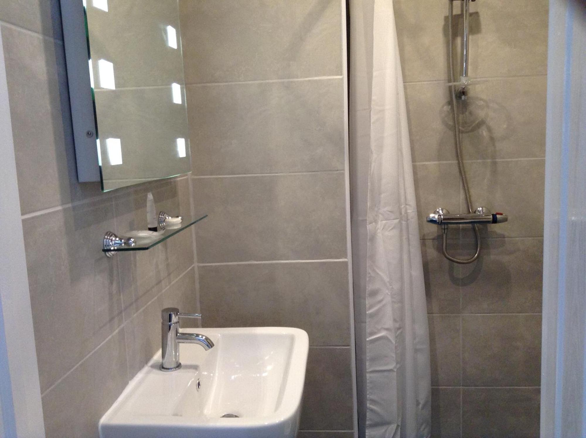 Familiekamer met Eigen Badkamer